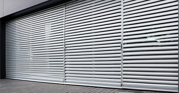 Votre solution sur mesure : pose de volets roulants à fuveau